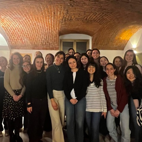 Proietti con le residenti di Torriana