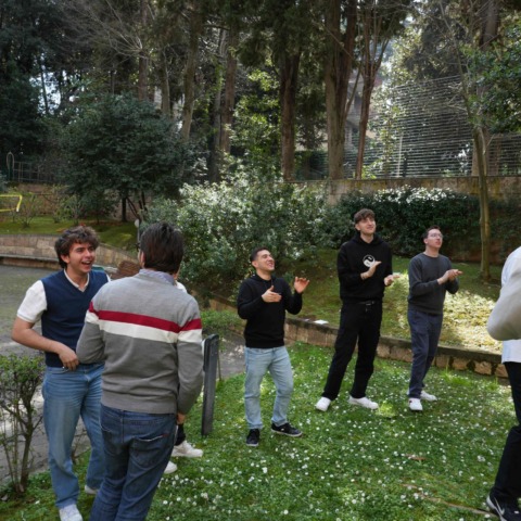 RUI: grigliata in giardino