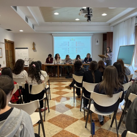 Porta Nevia, Etica con disputa